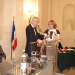 Remise de la médaille d'or du Mérite et Dévouement Français au Sénat par Jean-Paul de Bernis